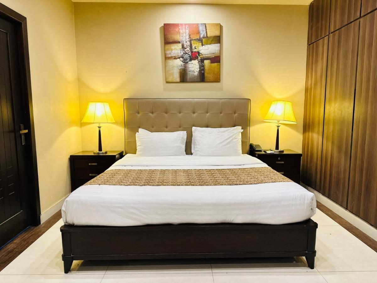 Grand Regent Hotel And Suites Faisalabad Exterior foto
