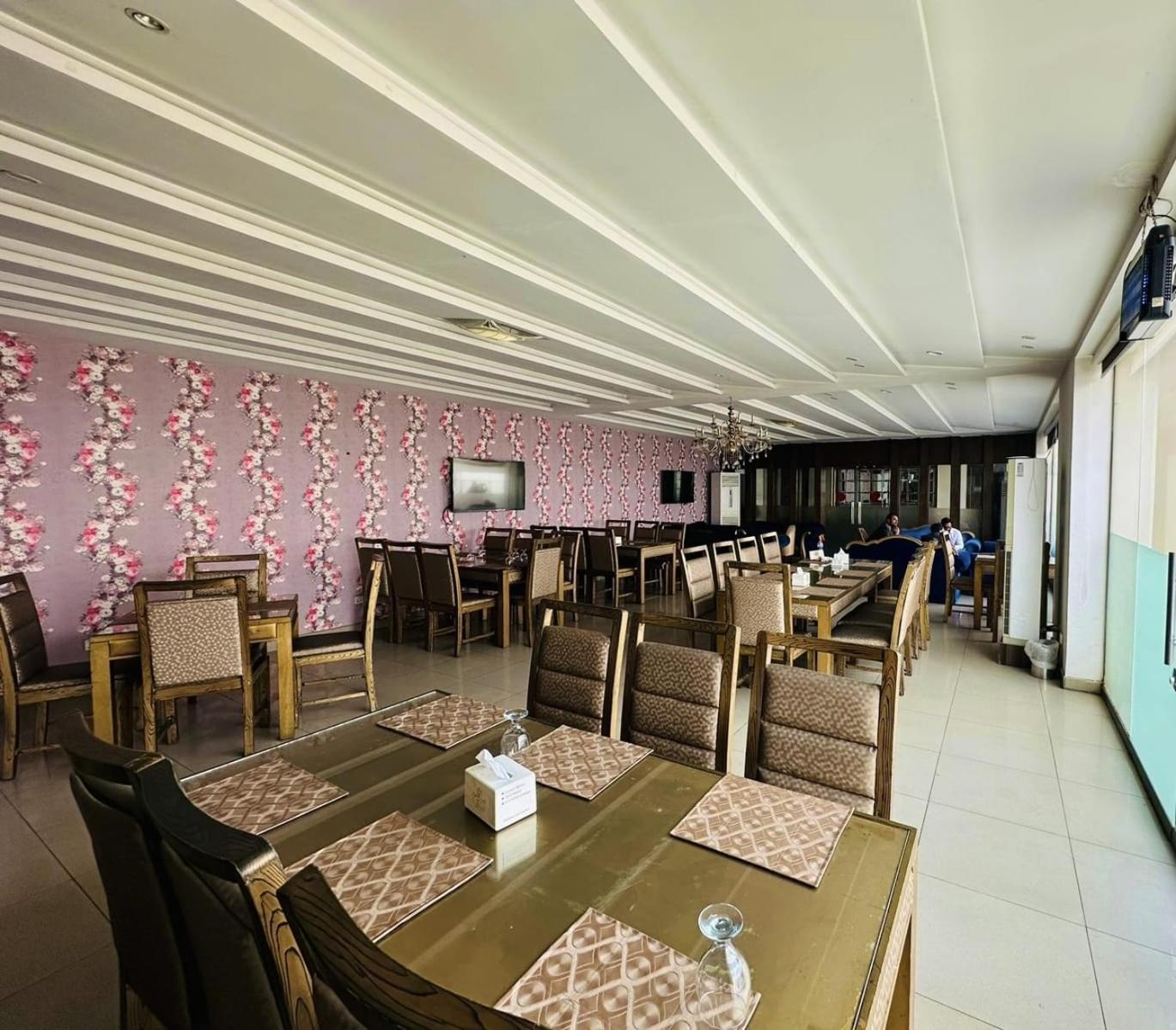 Grand Regent Hotel And Suites Faisalabad Exterior foto