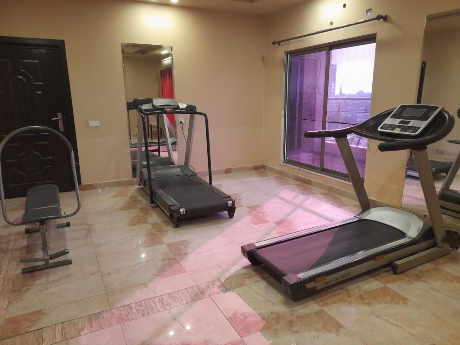 Grand Regent Hotel And Suites Faisalabad Exterior foto