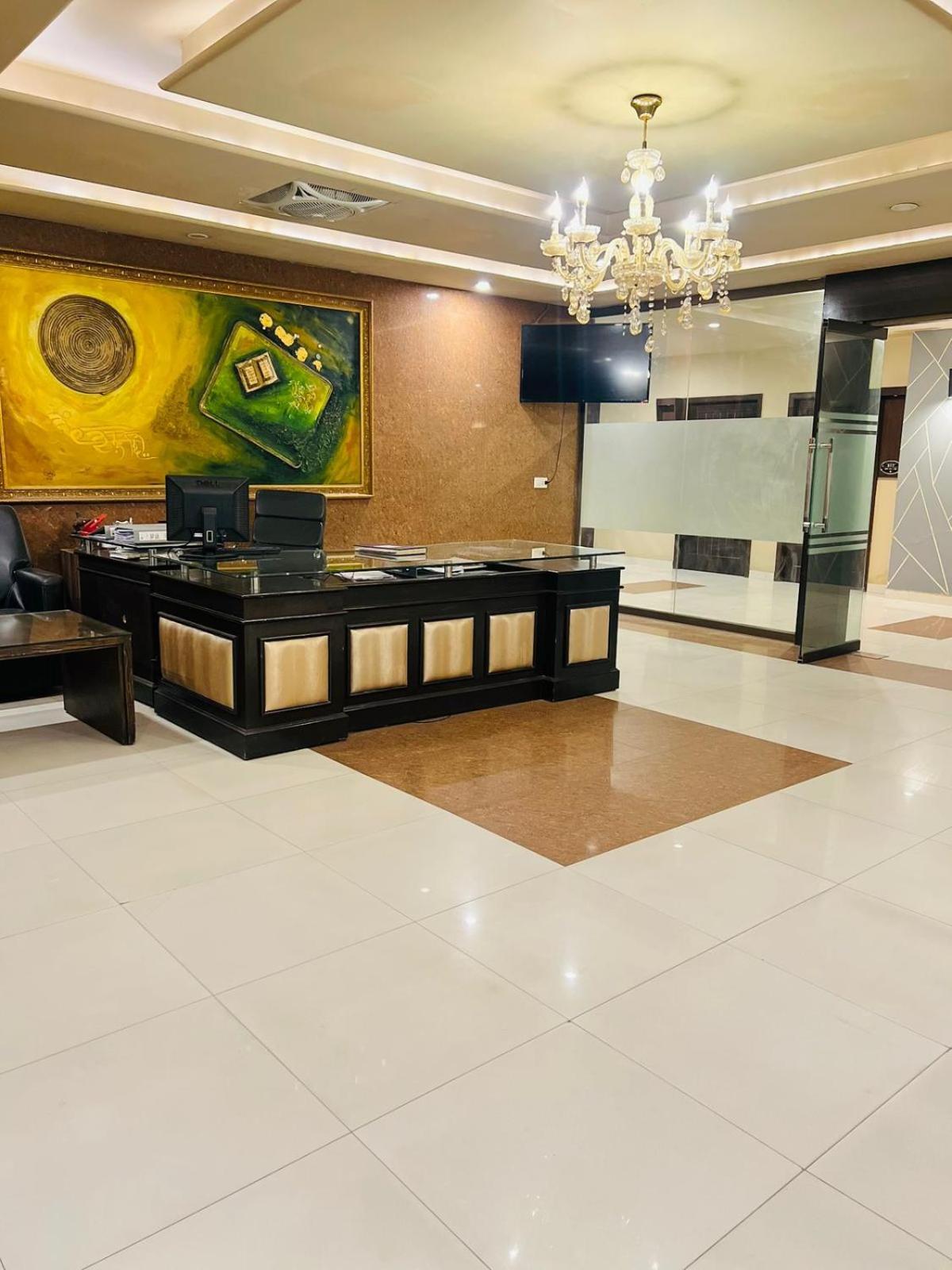 Grand Regent Hotel And Suites Faisalabad Exterior foto