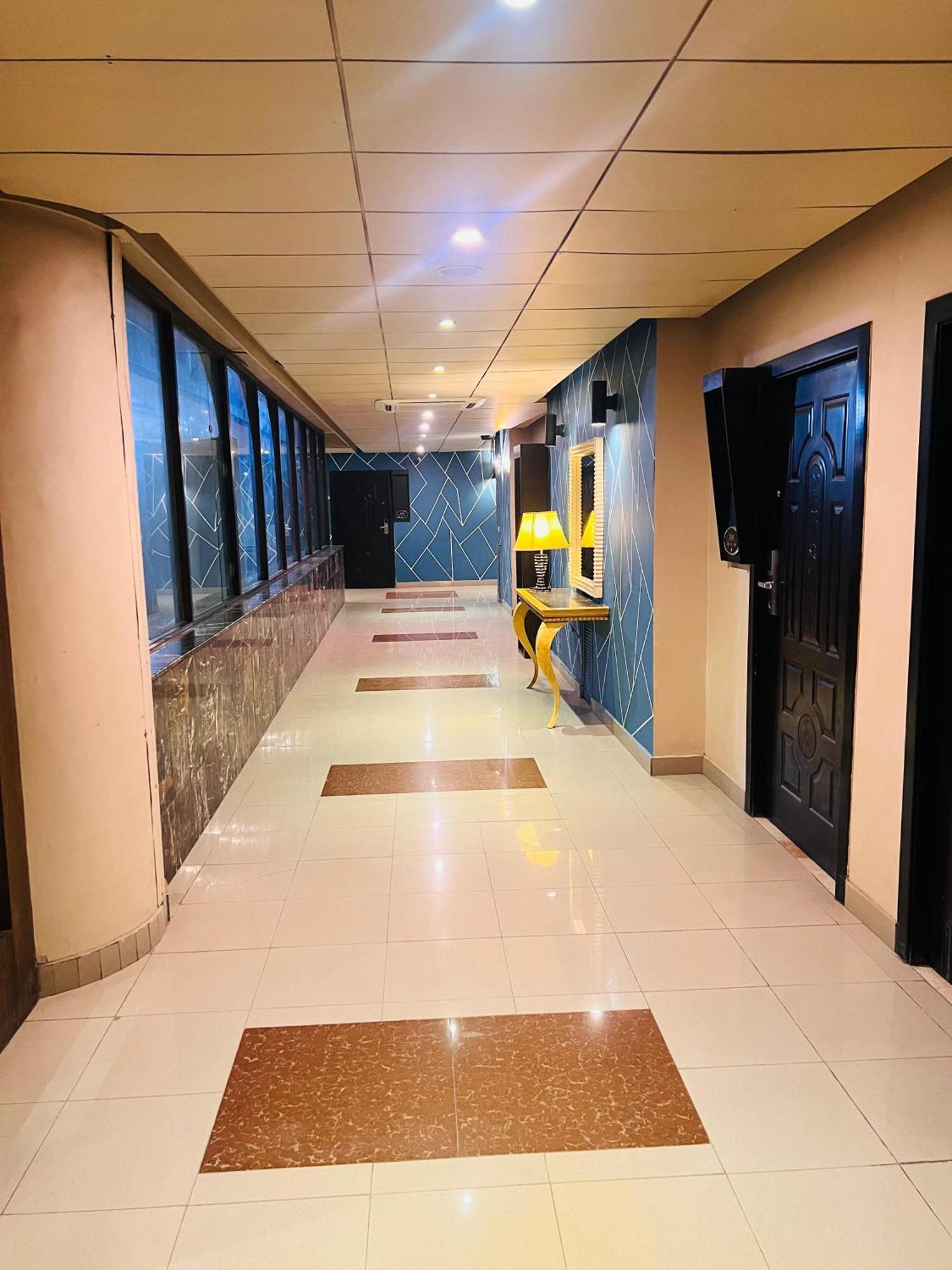 Grand Regent Hotel And Suites Faisalabad Exterior foto