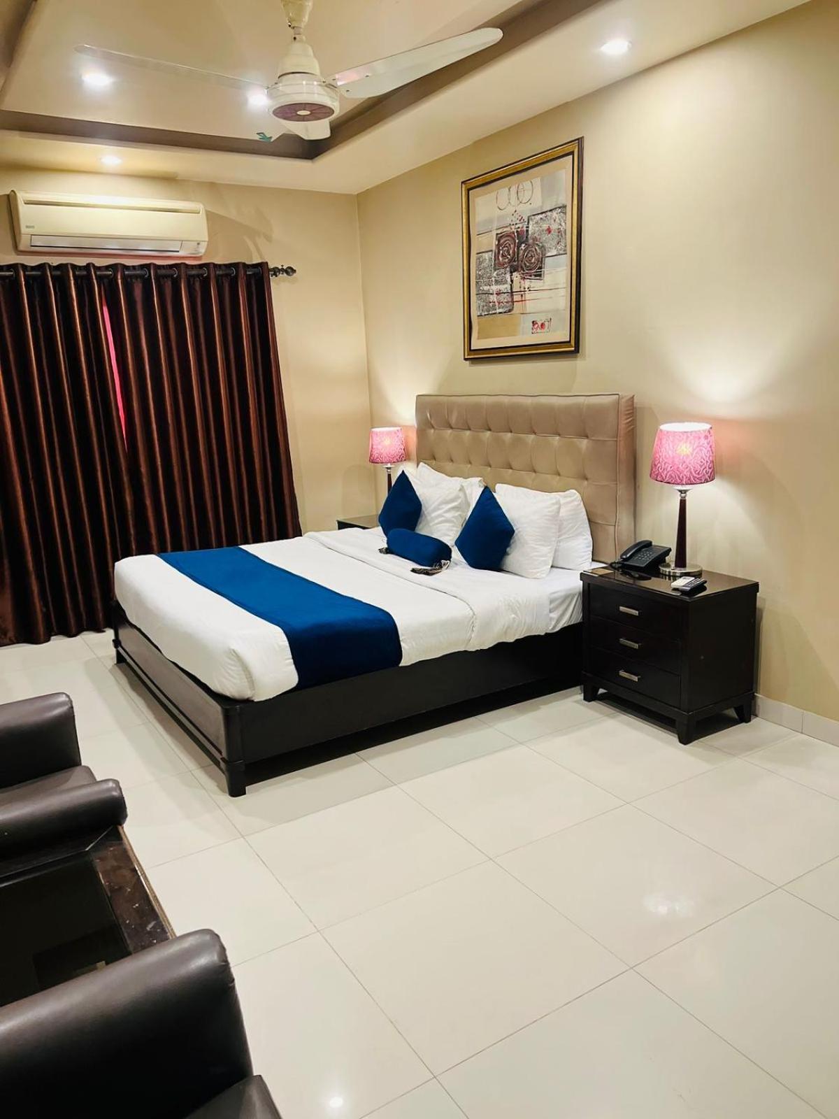 Grand Regent Hotel And Suites Faisalabad Exterior foto